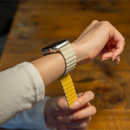 Uniq Revix Premium Edition Reversible Magnetic Apple Watch Strap 41/40/38mm | Canary Yellow/ivory Uniq Revix Premium Edition Reversible Magnetic Apple Watch Strap 41/40/38mm | Canary Yellow/ivory